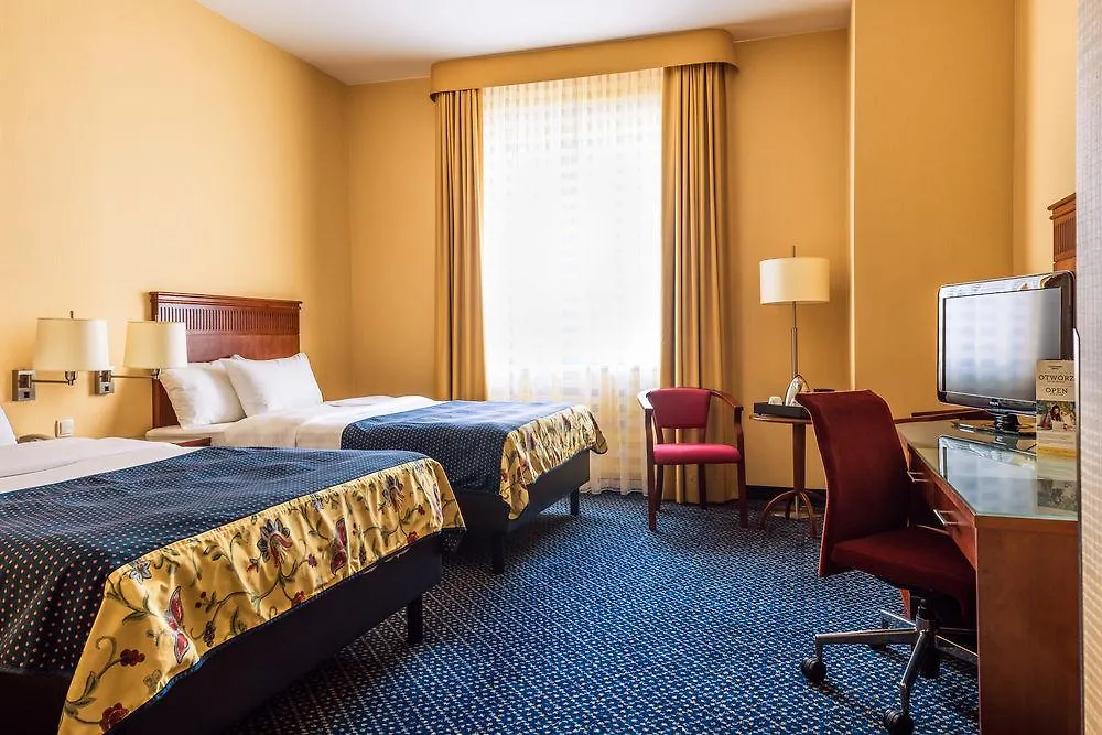 Hotel Courtyard By Marriott Warsaw Airport 4*,