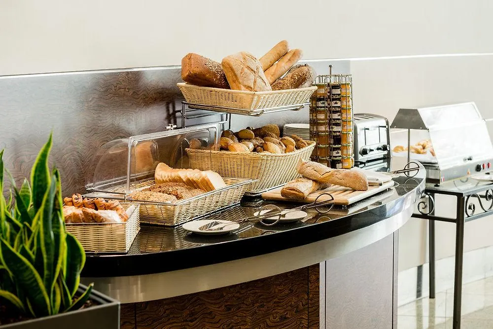 Hotel Courtyard By Marriott Warsaw Airport
