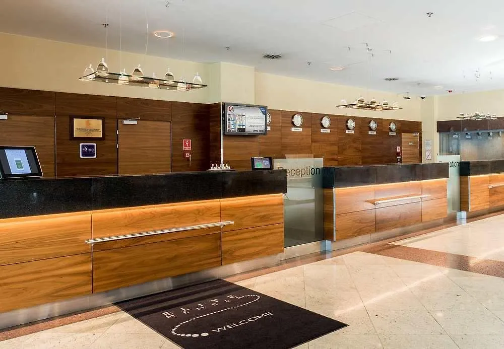 Hotel Courtyard By Marriott Warsaw Airport