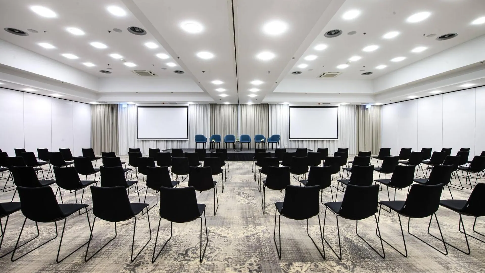 Hotel Courtyard By Marriott Warsaw Airport