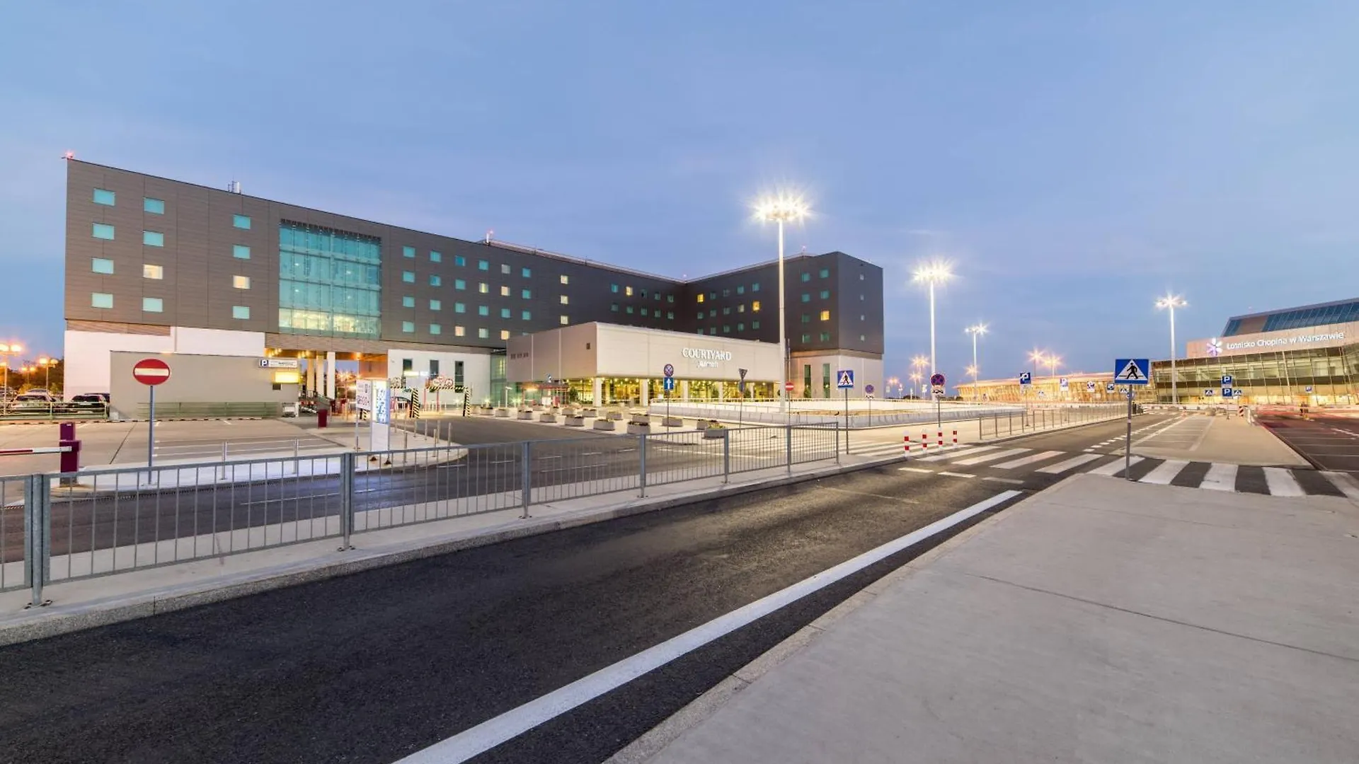 Hotel Courtyard By Marriott Warsaw Airport