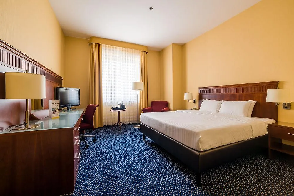 Courtyard By Marriott Warsaw Airport Hotel