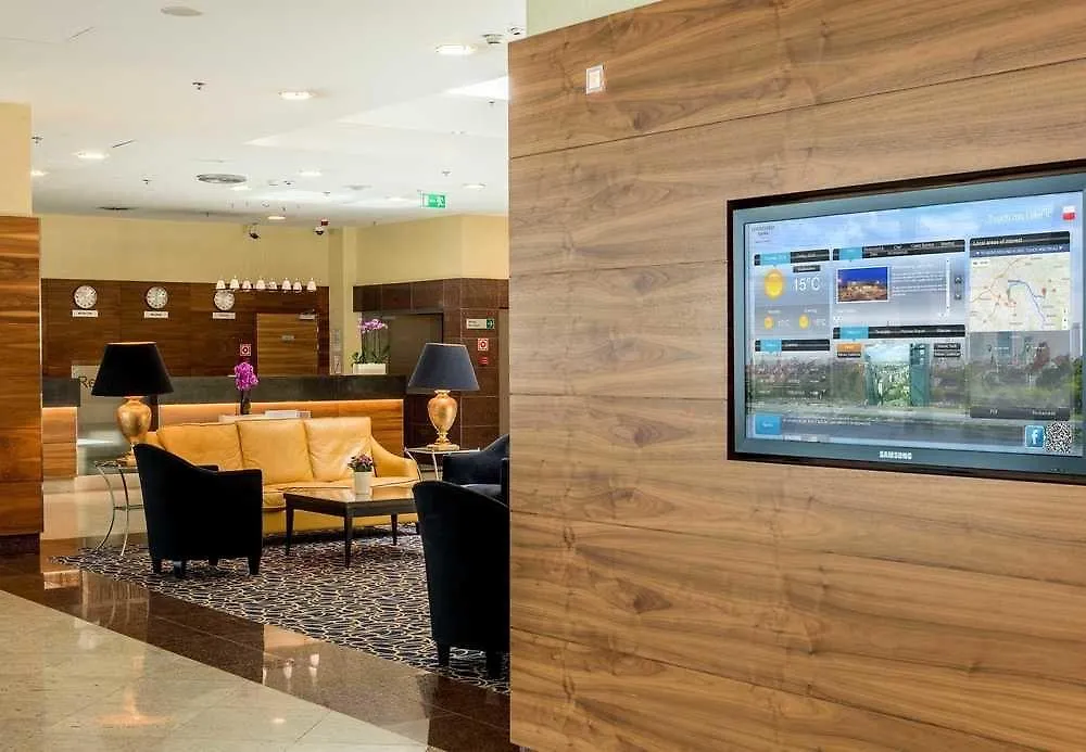 Courtyard By Marriott Warsaw Airport Hotel