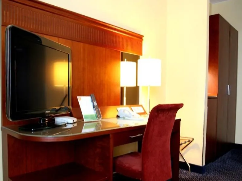 Courtyard By Marriott Warsaw Airport Hotel