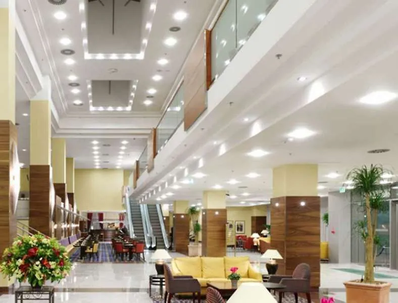 Courtyard By Marriott Warsaw Airport Hotel