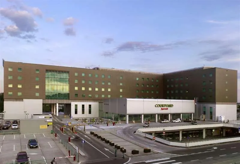 Courtyard By Marriott Warsaw Airport Hotel