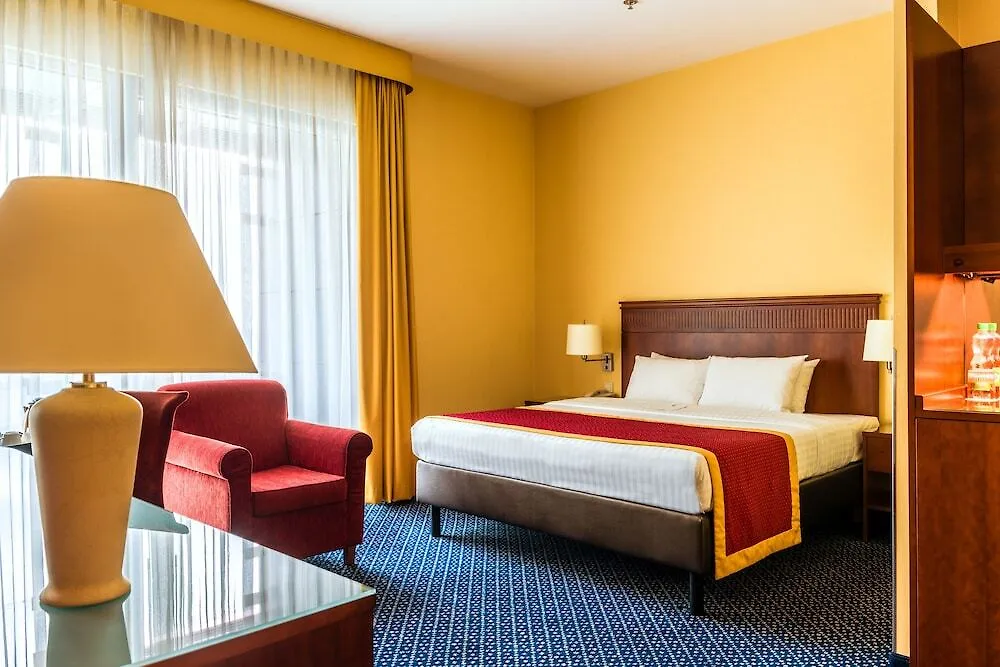 Courtyard By Marriott Warsaw Airport Hotel 4*,